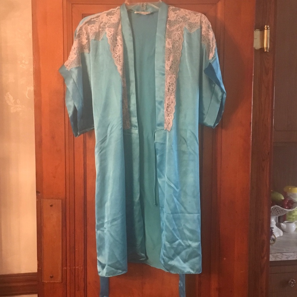 🆕 VINTAGE Lily of France robe, NWOT